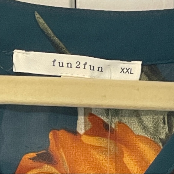 Fun2Fun Dark Green Floral Split Neck Blouse XXL NWT - Picture 6 of 12